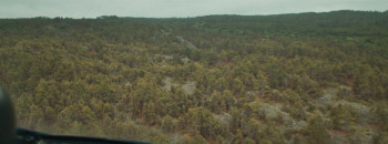 Bajo un volcán (2025) download