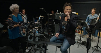 Idina Menzel: Which Way to the Stage? (2022) download