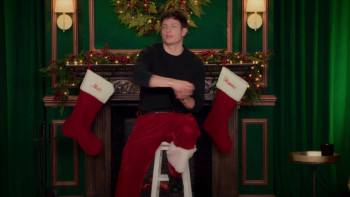 Matt Rife: Unwrapped: A Christmas Crowd Work Special (2025) download