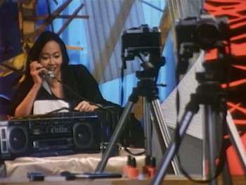 Skin Deep (1995) download