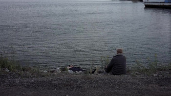 The Man Without a Past (2002) download