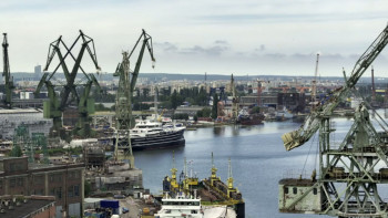 33 Photos from the Ghetto (2026) download