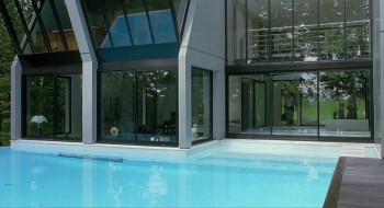 A Girl Cut in Two (2007) download