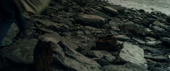 Cast No Shadow (2014) download