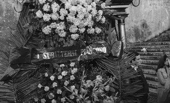 He Who Hesitates Is Lost (1960) download