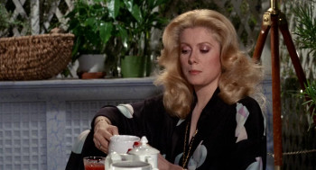 Hustle (1975) download