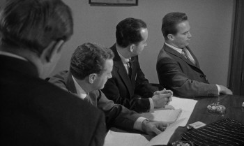 Kiss Me Deadly (1955) download