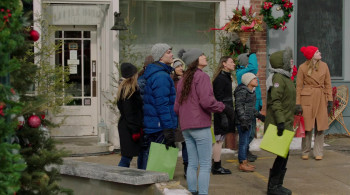 Maps and Mistletoe (2021) download