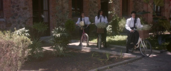 Sara, amor y revolución (2023) download