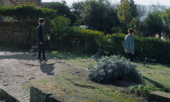 The Girl with a Bracelet (2019) download