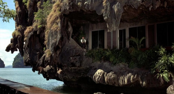 The Man with the Golden Gun (1974) download